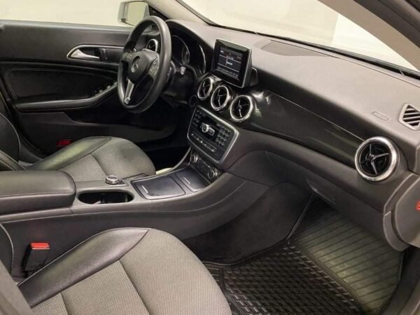 Mercedes-Benz CLA – Image 22