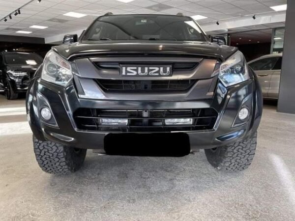 Isuzu D-max Black – Image 2