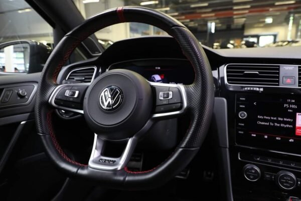 Volkswagen Golf GTI – Image 23