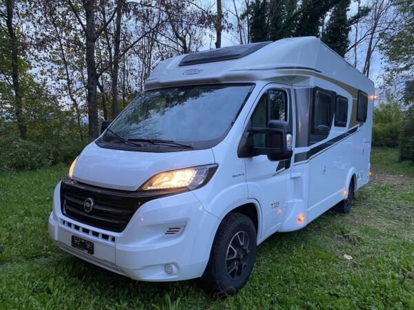 Camping-car CARADO T 339 (semi-intégré)