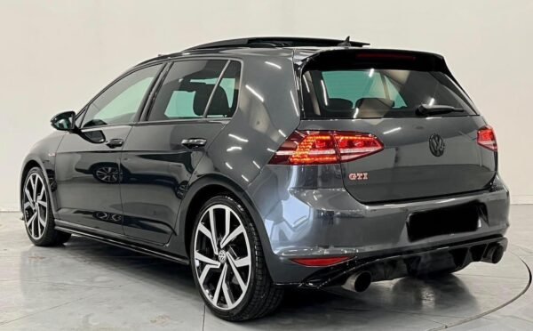 VOLKSWAGEN GOLF 
2.0 TSI 220 GTI – Image 5